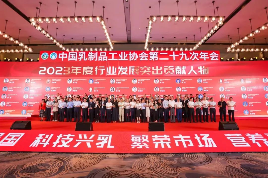 參觀拓思路 交流促發(fā)展 | 集團(tuán)領(lǐng)導(dǎo)參加中乳協(xié)第二十九次年會(huì)暨中國（國際）乳業(yè)技術(shù)博覽會(huì)并到江西陽光乳業(yè)參觀座談