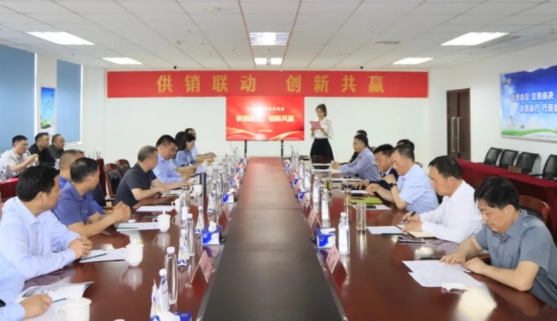 供銷聯(lián)動(dòng)，創(chuàng)新共贏丨河南農(nóng)投集團(tuán)內(nèi)部業(yè)務(wù)協(xié)同交流會(huì)在花花牛乳業(yè)集團(tuán)順利召開