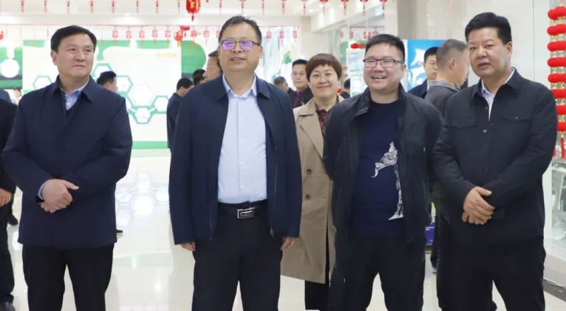 花花牛丨駐馬店市遂平縣政協(xié)黨組書記、主席張衛(wèi)東一行蒞臨花花牛魯山瑞亞牧場(chǎng)參觀