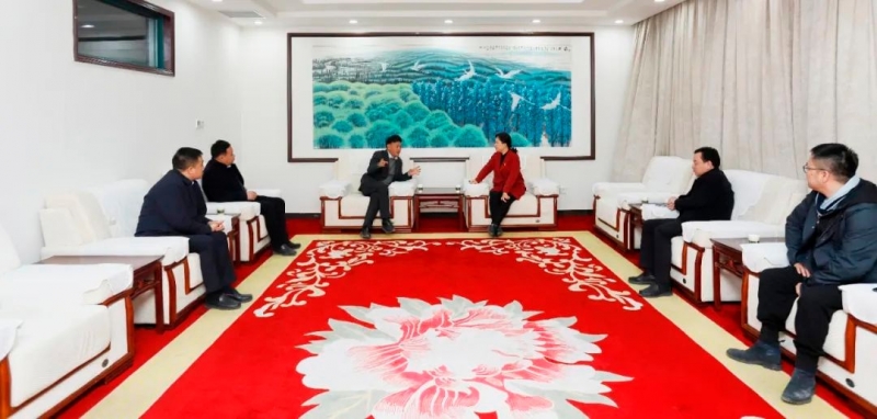 發(fā)揮產(chǎn)業(yè)優(yōu)勢 助力鄉(xiāng)村振興 | 民權(quán)縣委副書記、縣長王靜嫻會(huì)見關(guān)曉彥董事長一行