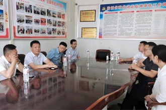 河南花花牛乳業(yè)集團(tuán)赴定點(diǎn)幫扶村開展慰問活動